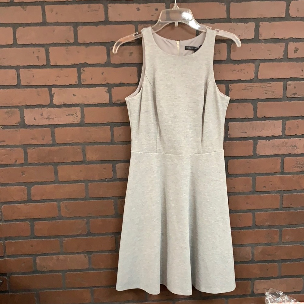 110-7 WhiteHouse Black Market grey zippered sleeveless dress size 4 basic
